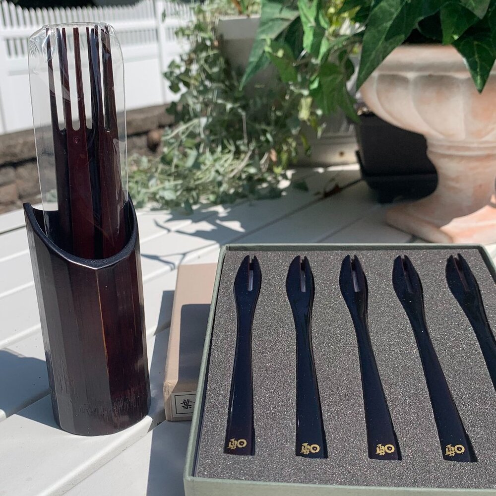 Elegant Appetizer Dessert Fruit Wooden Forks with Stand